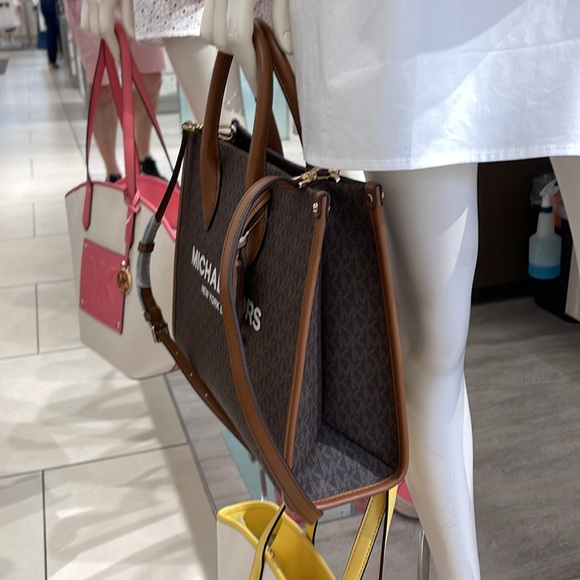 Michael Kors "Mirella" MD EW Tote Brown Shoulder Bag - 35F2G7ZT2B 
Brown 
NWT - Picture 3 of 16